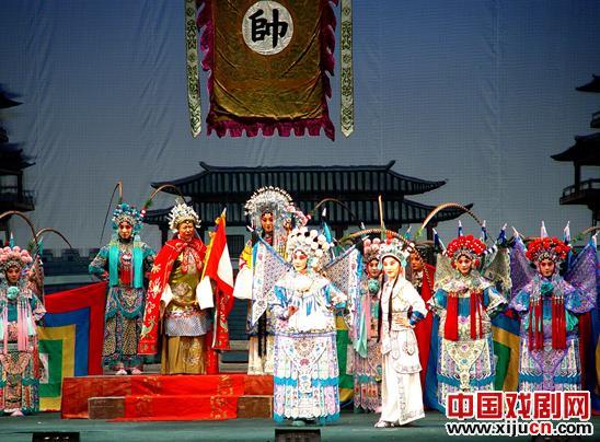 “歌唱之旅”是对京剧传统管理理念和模式的颠覆。
