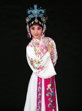 京剧《霍小玉》于8月1日在长安大剧院上演。
