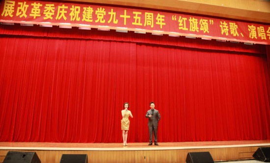 青年京剧表演艺术家储兰兰演唱新京剧代表作品《对花歌》