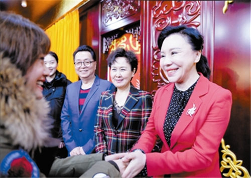 天津青年京剧团慰问铁路工人
