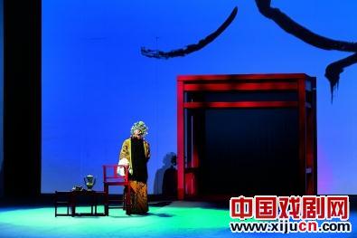 京剧《世界回到它的中心》首演。
