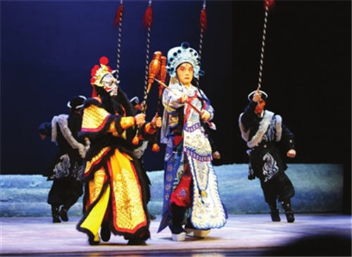 天津京剧院创作的“地青”游北京
