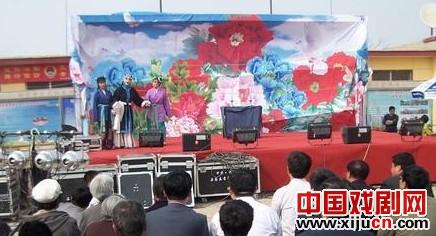 弘扬京剧瑰宝展示选民风采
