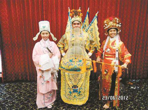 泰国男孩罗君勇唱京剧
