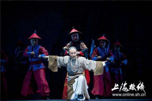 谢涛泪流满面地剃去头发，为《于成龙》塑造了一个新的自我
