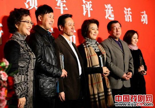 “每周一明星——北京京剧院在大戏下开展基层活动”和“杰出青年领袖”评选活动正式启动
