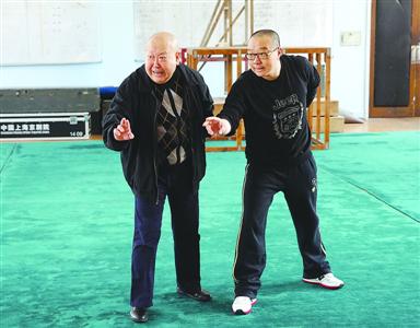 一部新的古代京剧《黑旋风》(全本)在上海天坛一府舞台上演
