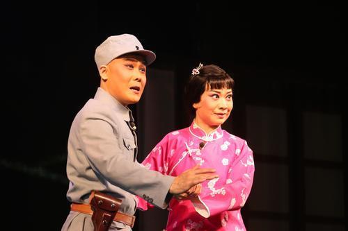 现代京剧《脚印》