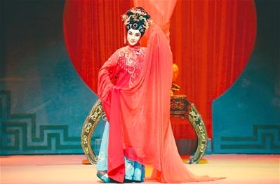 沈阳评剧剧院为受益于节日的人们举行特别演出
