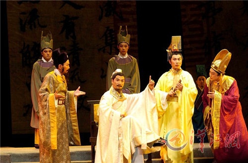 襄阳是京剧《西皮腔》兴盛的地方。
