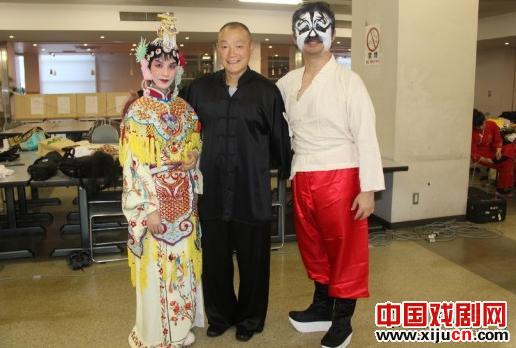 日本著名的私立大学明治大学上演了京剧《霸王别姬》
