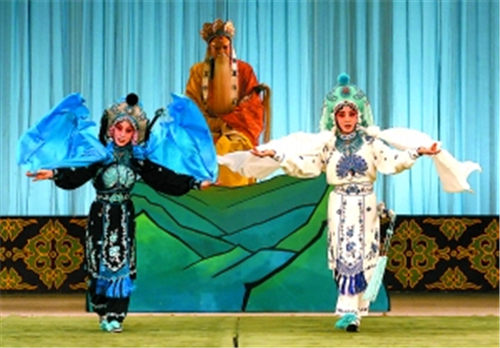 重庆京剧团设立300万演出岗位，观众中有大学生

