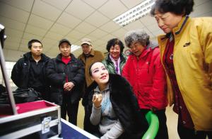 天津京剧优秀青年演员走进社区举办著名京剧音乐会
