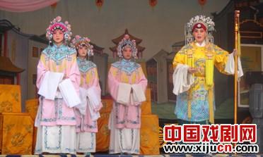 虎谷庙会上演金剧《皇后骂庙》
