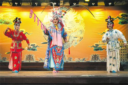 常德德城京剧艺术团参加全国京剧爱好者聚会和演出
