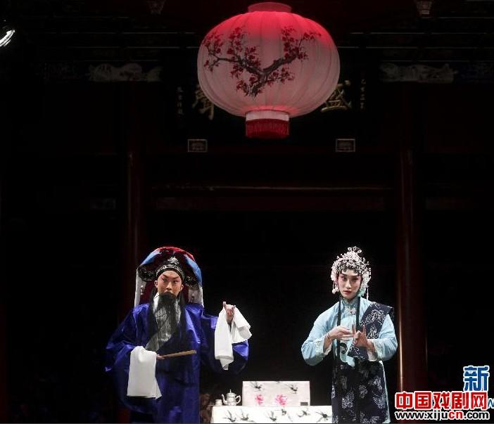 京剧《凤凰社》在北京正义祠堂上演精彩

