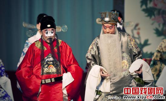 甄建华（右）最后一场演出的剧照