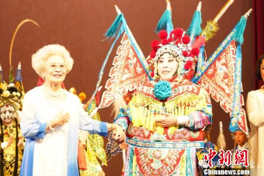 京剧大师帮助国粹抗癌
