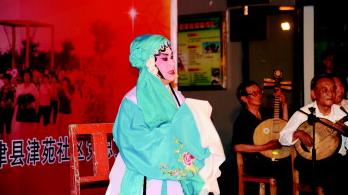 李进县京剧投票人自愿表演了360多场
