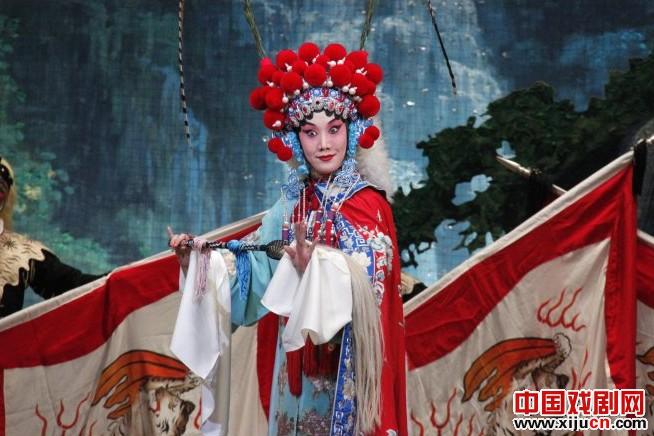 美剧京剧和武术的第三场特别演出:潘跃觉主演了《青石山》。
