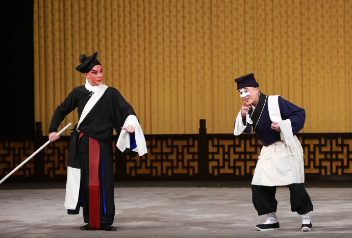 京剧《武松》李哲饰演武松 董欢饰演虎形 朱何吉饰演武大郎