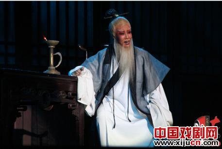 谢涛——京剧中的第一位女老生
