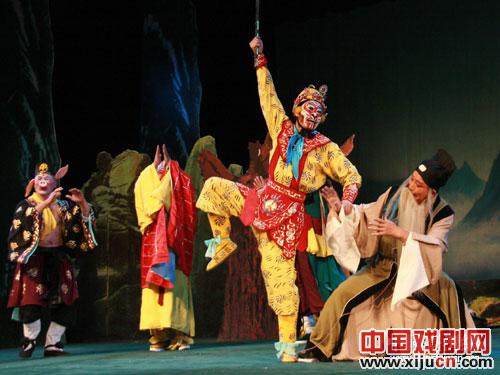 宁夏京剧团在台湾表演神话京剧《孙悟空三打白顾靖》
