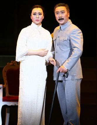 迟小秋主演的新现代京剧《宋家姐妹》将于24日在梅兰芳大剧院上演。
