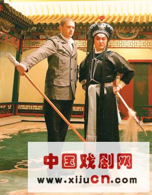 米帅在北京国家京剧剧院拍摄了一系列杂志照片。
