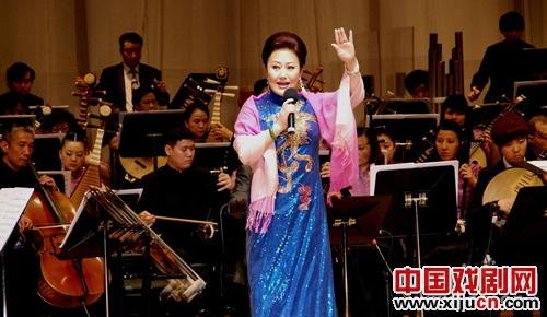 国家一级演员青衣张艳玲在演出中 中国经济网记者陶杰/摄