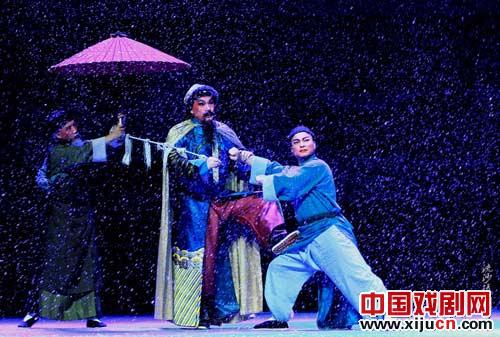 山东京剧将在明晚的京剧艺术节上上演一部大型的新历史京剧《铁血鸿儒》。
