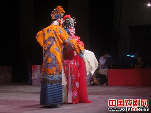 首届全国京剧票友演唱会9日在广西京剧团开锣