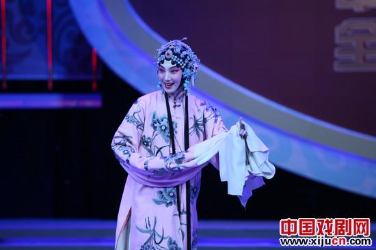 中央电视台青年北京锦标赛:女子瑛子和穆桂英的春季闺房
