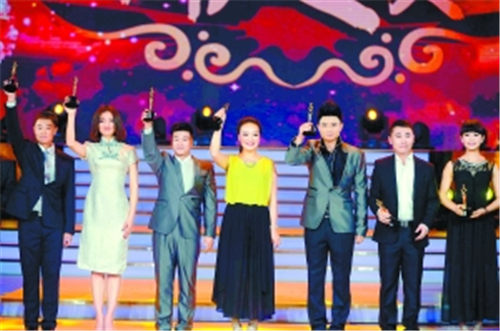 获奖演员合影。