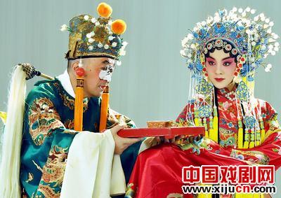 《丑角爸爸》李保田、王晓晨剧中造型