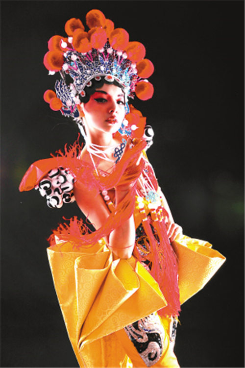 川美女生设计的京剧服 当事人供图