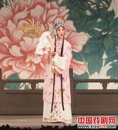 国家京剧剧院第二组在梅兰芳大剧院举行了著名京剧片段“梨园感恩节聚会”的特别音乐会。
