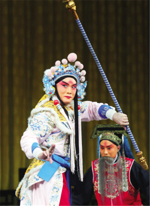 天津京剧院在上海天坛逸夫舞台上演了三部传统经典剧目:“雅阁”、“雪中六景”和“铁龙山”
