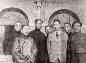 梅兰芳（右三）与天津市市长臧启芳（左三）等人的合影