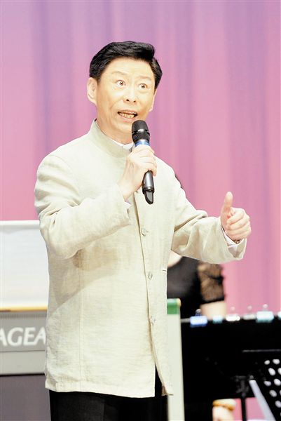 “二度梅”获得者王平演唱《华子良》选段。