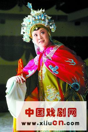 京剧演员袁慧琴，被称为“千面老丹”，将于5月5日在国家大剧院举行京剧个人演唱会。
