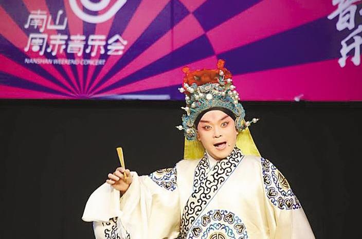 著名京剧艺术家冯管波带来精彩表演
