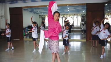 马凌志率先在东莞校园开设京剧和戏曲班
