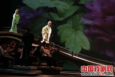 京剧•音乐剧场《白娘子•爱情四季》