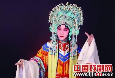 著名京剧大师彭凌钢特别邀请导师陈吟秋联合举办名为“程云刘芳”的特别演出，纪念京剧大师程秋艳诞辰110周年。
