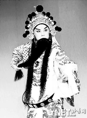 副总裁俞奎志不习惯坐在办公室里。
