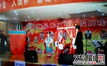 神韵京剧队已经用自己的资金演唱了29年。
