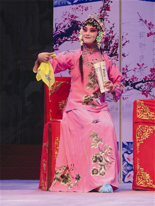 为纪念荀慧先生诞辰115周年，陈晖在广西为荀弼做了特别表演。
