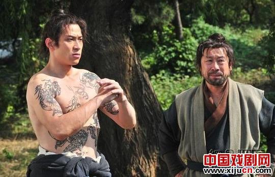 中国经典戏剧《钓鱼与杀人》的精髓被改编成电影。
