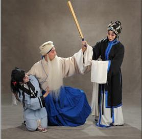 5月13日，长安大剧院上演了京剧《三娘子》。
